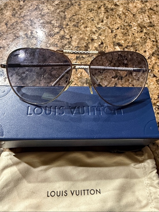 Louis Vuitton Other - Louis Vuitton Silver Aviator Sunglasses with Dark Blue Lenses